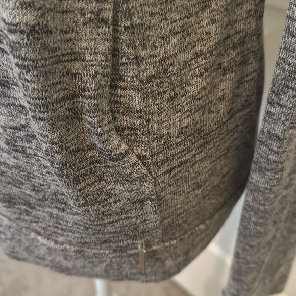 Nicole Miller Gray & Black Cowl Neck Sweater w/ Front Side Pockets - Picture 4 of 9